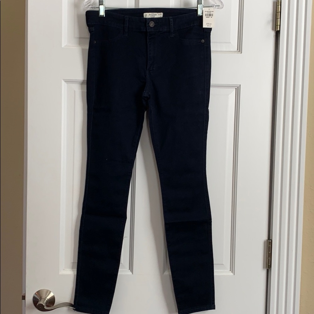 Abercrombie & Fitch jean legging.NWT size 30